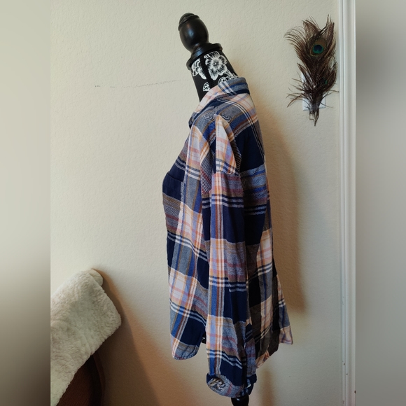 Old Navy flannel button down "boyfriend shirt" (Medium) π©·ππ€π©· - Picture 6 of 16